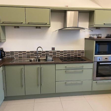 Appartamento Orchard Oasis, Luxury Penthouse Getaway Coleraine Esterno foto
