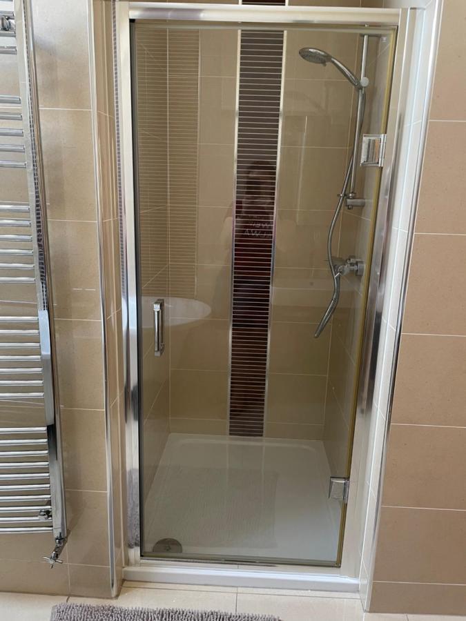 Appartamento Orchard Oasis, Luxury Penthouse Getaway Coleraine Esterno foto